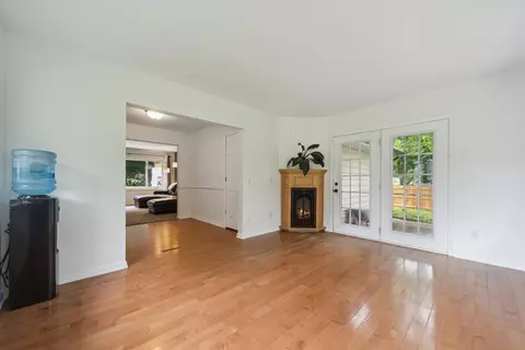 Living - 317 Circle, Marshall, MI 49068 photo 5 of 6
