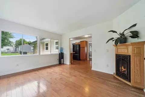 Living - 317 Circle, Marshall, MI 49068 photo 6 of 6