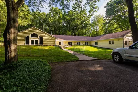 3900 Dursum, Ada, MI 49301
