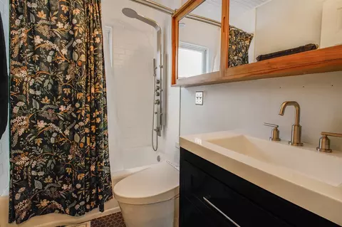 Bath - 3547 Pardee Ave, Dearborn, MI 48124 photo 1 of 2