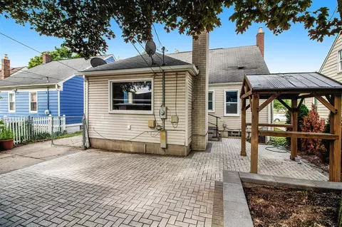 Exterior - 3547 Pardee Ave, Dearborn, MI 48124 photo 4 of 7