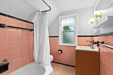 Bath - 21197 Nummer, Warren, MI 48089 photo 2 of 3