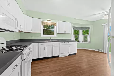 Kitchen - 21197 Nummer, Warren, MI 48089 photo 2 of 3