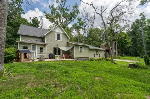 73541 39th, Paw Paw, MI 49079