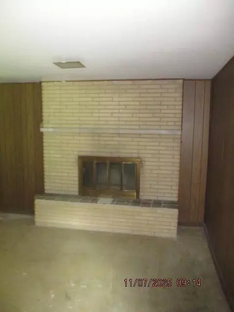 Living - 8972 Andrews, Bellevue, MI 49021 photo 2 of 3