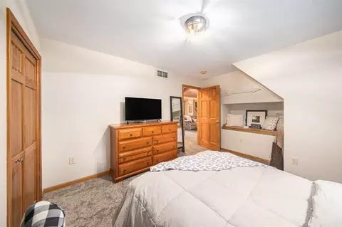 Bedroom - 7750 Hivon, Carleton, MI 48117 photo 6 of 10
