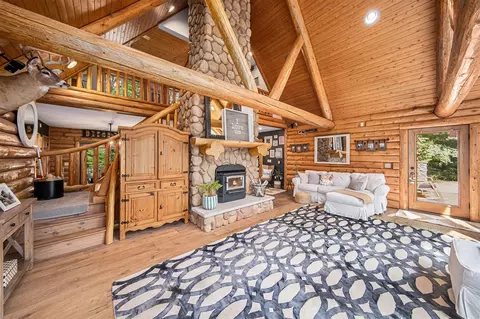 Living - 7750 Hivon, Carleton, MI 48117 photo 4 of 5