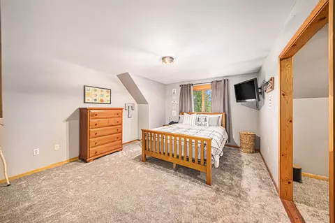 Bedroom - 7750 Hivon, Carleton, MI 48117 photo 7 of 10