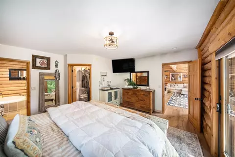 Bedroom - 7750 Hivon, Carleton, MI 48117 photo 4 of 10
