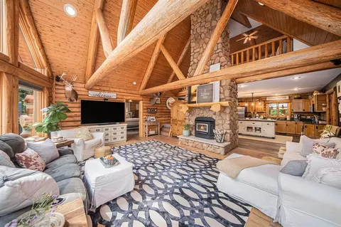 Living - 7750 Hivon, Carleton, MI 48117 photo 3 of 5