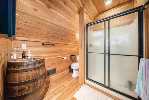 Bath - 7750 Hivon, Carleton, MI 48117 photo 5 of 5