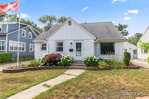302 W 22nd, Holland, MI 49423
