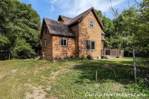 808 Riverside, Belding, MI 48809