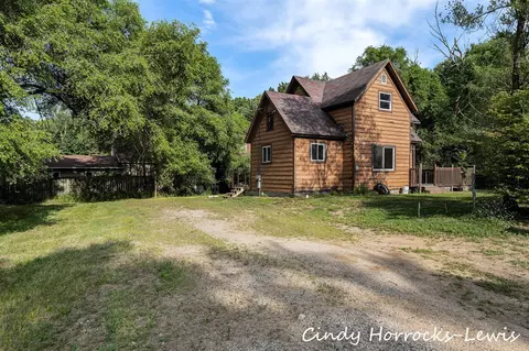 Exterior - 808 Riverside, Belding, MI 48809 photo 1 of 7