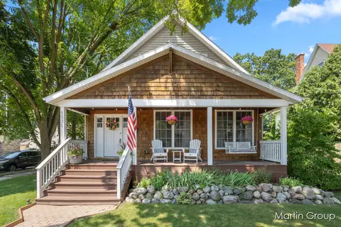 1571 Wealthy, Grand Rapids, MI 49506