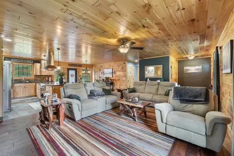Living - 7899 Benn, Parma, MI 49269 photo 5 of 5