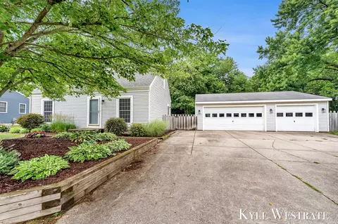 11129 Woodbushe, Lowell, MI 49331