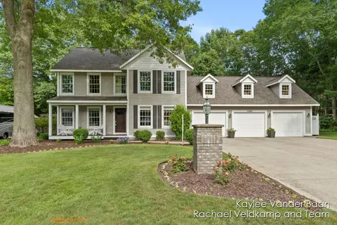 11882 Chickory Dr, Grand Haven, MI 49417