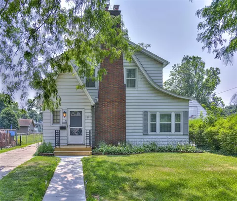 1111 Elmwood, Jackson, MI 49203