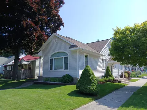 402 N N Park, Ludington, MI 49431