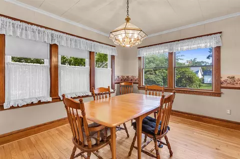 Dining - 716 Union, Jackson, MI 49203 photo 1 of 3