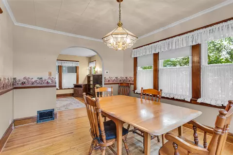 Dining - 716 Union, Jackson, MI 49203 photo 2 of 3