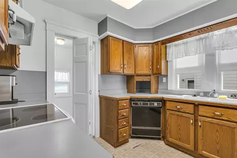 Kitchen - 716 Union, Jackson, MI 49203 photo 1 of 2