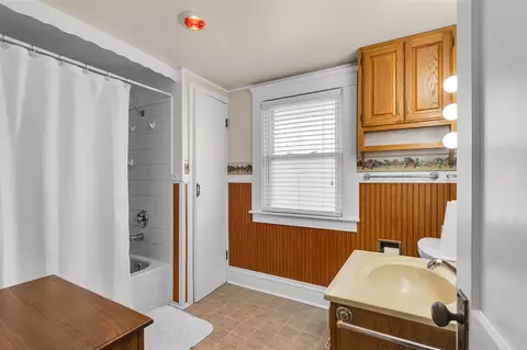 Bath - 716 Union, Jackson, MI 49203 photo 1 of 2