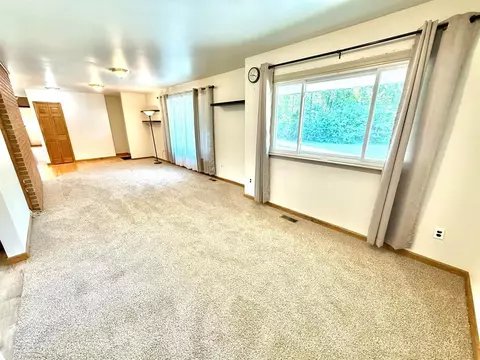 Living - 10844 Judd, Willis, MI 48191 photo 4 of 6