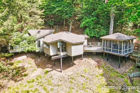 10304 Lost Valley Rd #12, Montague, MI 49437