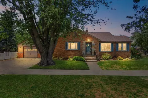 678 Pine, Holland, MI 49423