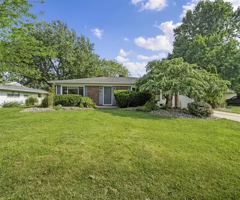 700 Devonshire, Fowlerville, MI 48836 photo 2