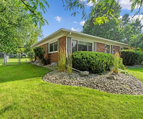 700 Devonshire, Fowlerville, MI 48836 photo 4