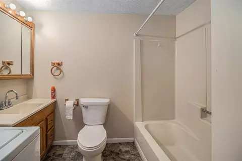 Bath - 1442 W State, Belding, MI 48809 photo 1 of 1
