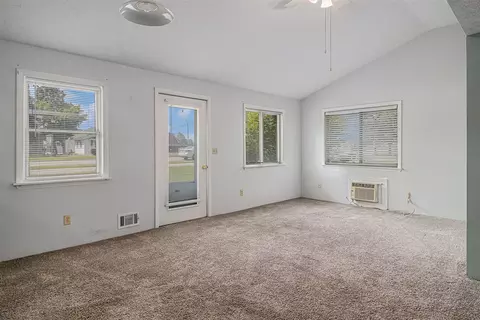 Living - 1442 W State, Belding, MI 48809 photo 2 of 3