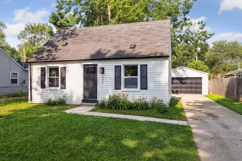 233 Outer Ln, Ypsilanti, MI 48198