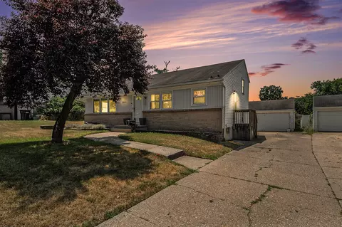 2511 Newstead, Wyoming, MI 49509