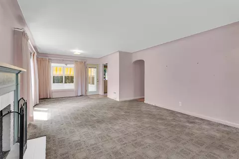 Living - 317 Sulgrave, Jackson, MI 49203 photo 4 of 5