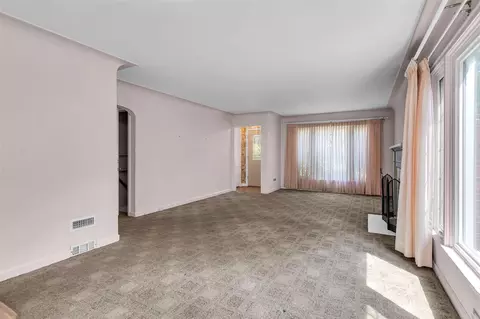 Living - 317 Sulgrave, Jackson, MI 49203 photo 5 of 5