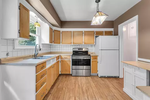 Kitchen - 317 Sulgrave, Jackson, MI 49203 photo 2 of 4