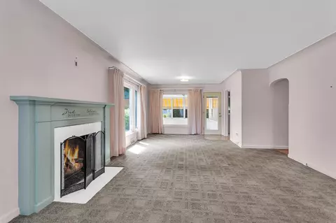 Living - 317 Sulgrave, Jackson, MI 49203 photo 1 of 5