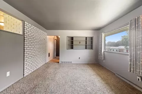 Living - 505 Jacqueline, Jackson, MI 49202 photo 4 of 8