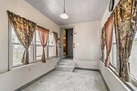 Entry Way - 505 Jacqueline, Jackson, MI 49202 photo 2 of 3