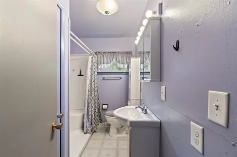 Bath - 505 Jacqueline, Jackson, MI 49202 photo 1 of 3