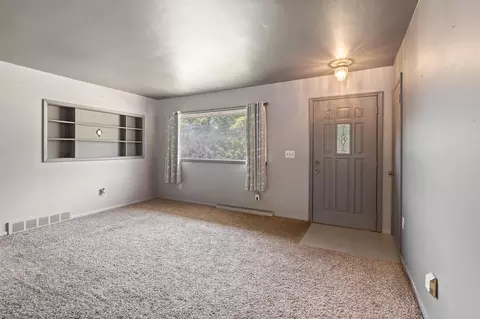 Living - 505 Jacqueline, Jackson, MI 49202 photo 1 of 8