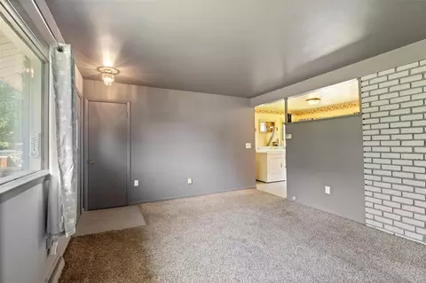 Living - 505 Jacqueline, Jackson, MI 49202 photo 6 of 8