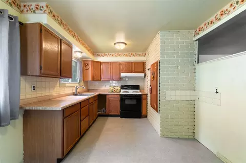 Kitchen - 505 Jacqueline, Jackson, MI 49202 photo 2 of 4