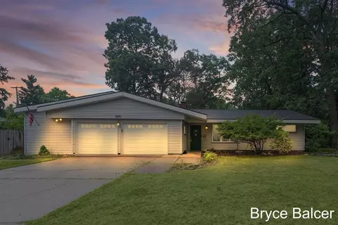 1891 Crestwood, Muskegon, MI 49441
