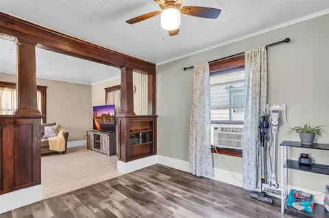 Living - 909 Hallett, Jackson, MI 49202 photo 3 of 3