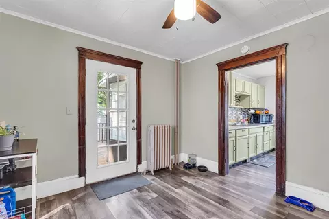 Entry Way - 909 Hallett, Jackson, MI 49202 photo 1 of 2